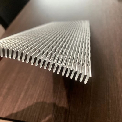 空気冷却器のフィニッシュ マイクロチャネルフラットチューブ アルミホイルフィニッシュ ヒートシンク 熱交換器のパーツ ラジエーター蒸発器のカスタム