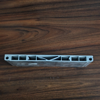 新エネルギー自動車用電池用アルミニウム端板の加工 6063 電池用アルミニウムプロファイル