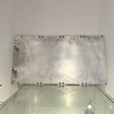 品質 圧縮アルミ水冷却プレート 円筒型電池用マイクロチャネル設計 400mm 工場